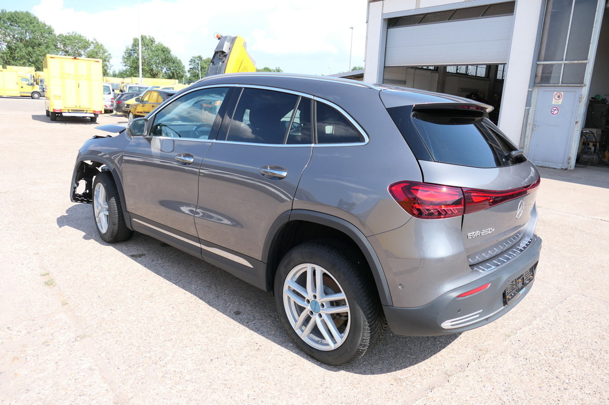 MERCEDES-BENZ EQA 250 + Progressive Klima AHK - SUV: afbeelding 4 MERCEDES-BENZ EQA 250 + Progressive Klima AHK - SUV: afbeelding 4