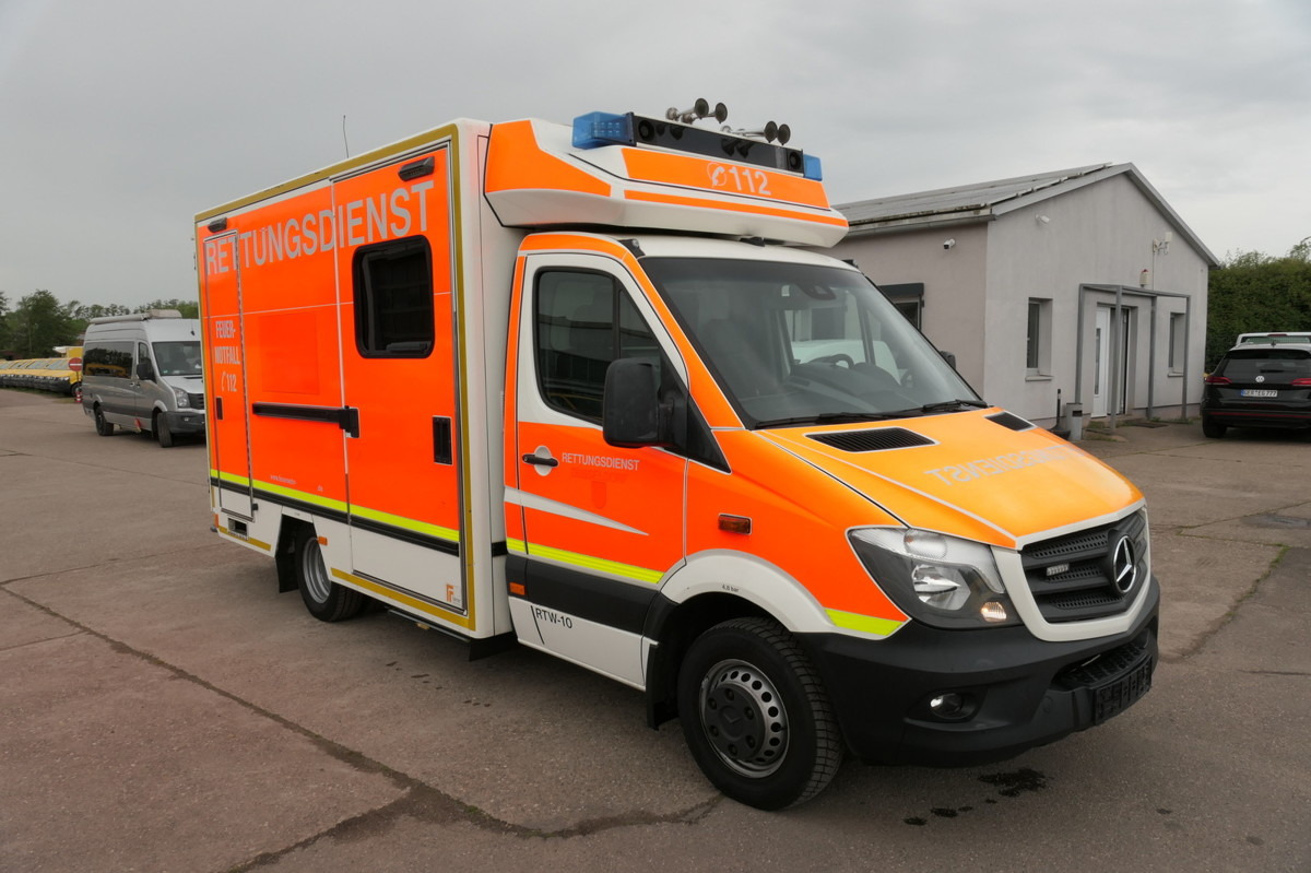 MERCEDES-BENZ Sprinter 519 CDI Klima Krankenwagen - Ambulance: afbeelding 1 MERCEDES-BENZ Sprinter 519 CDI Klima Krankenwagen - Ambulance: afbeelding 1