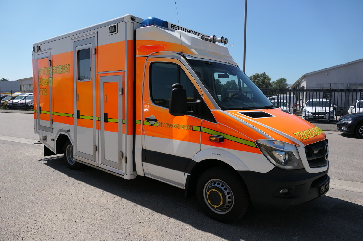 MERCEDES-BENZ Sprinter 519 CDI Klima Krankenwagen - Ambulance: afbeelding 1 MERCEDES-BENZ Sprinter 519 CDI Klima Krankenwagen - Ambulance: afbeelding 1