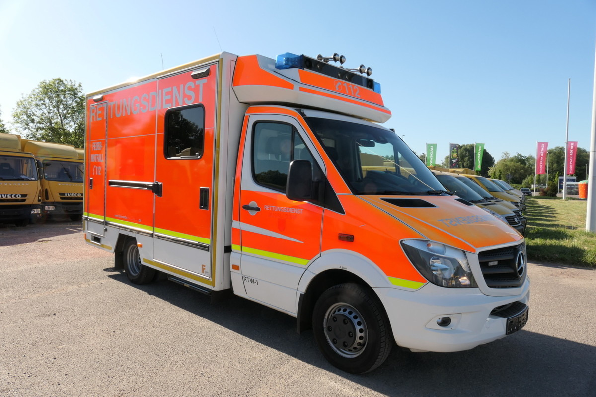 MERCEDES-BENZ Sprinter 519 CDI Klima Krankenwagen - Ambulance: afbeelding 1 MERCEDES-BENZ Sprinter 519 CDI Klima Krankenwagen - Ambulance: afbeelding 1