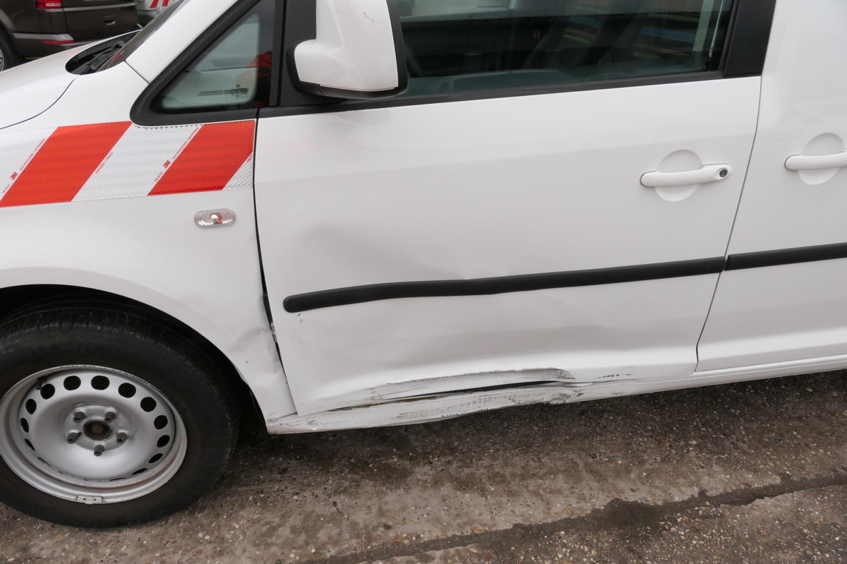 Kleine bestelwagen VW Caddy 1,6 TDI Typ 2K Automatik Klima Sortimo Wer: afbeelding 6