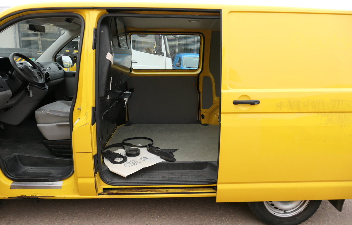 Interieur foto 1: Kleine bestelwagen VW T5 Transporter 2.0 TDI EURO-5 CoC PARKTRONIK
