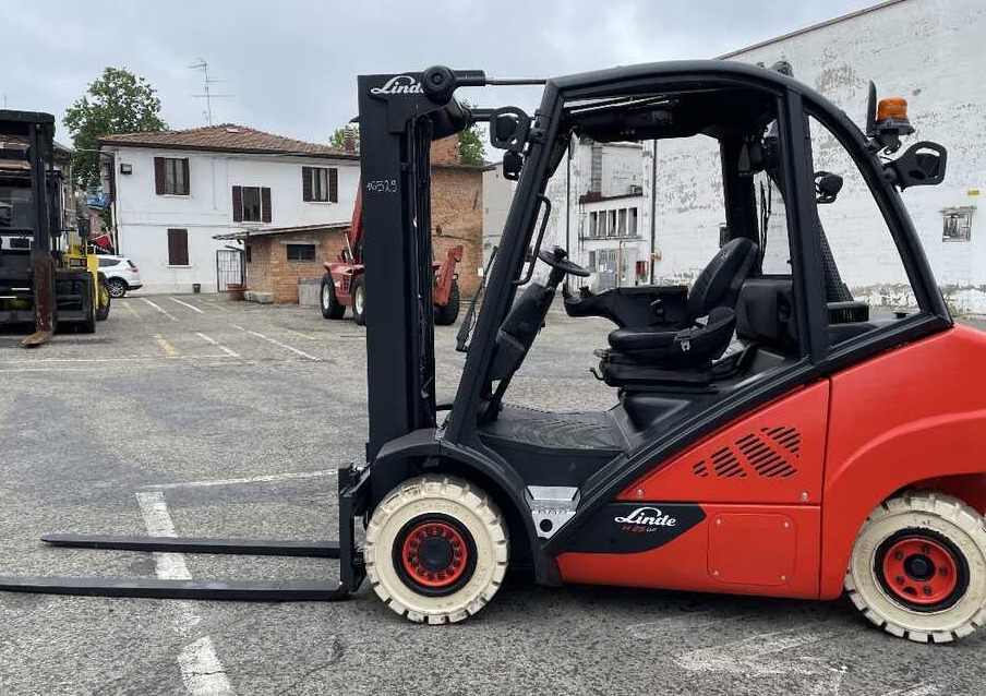 Linde H 25 D-02 - Diesel heftruck: afbeelding 2 Linde H 25 D-02 - Diesel heftruck: afbeelding 2
