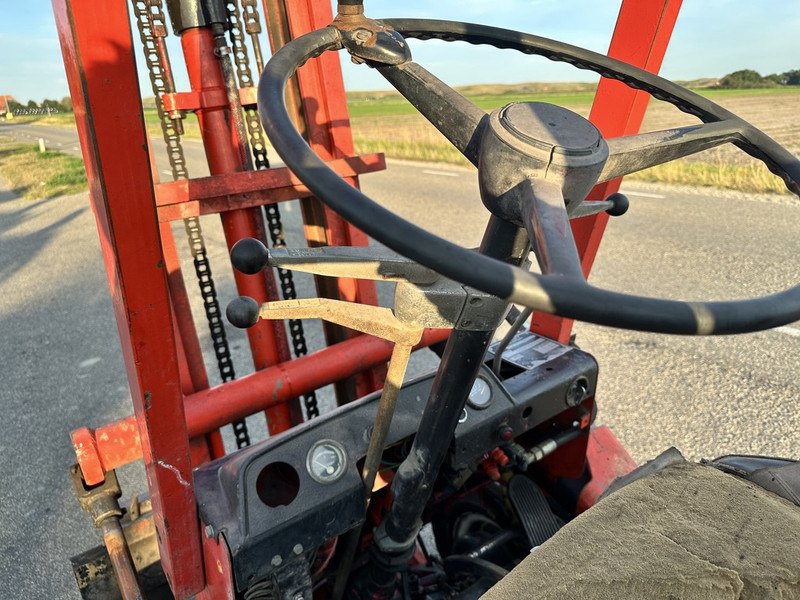 Clark DCY 40 - Diesel heftruck: afbeelding 4 Clark DCY 40 - Diesel heftruck: afbeelding 4