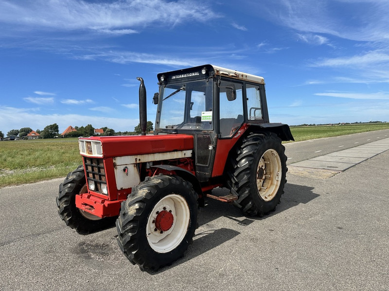 International 845 - Tractor: afbeelding 1 International 845 - Tractor: afbeelding 1