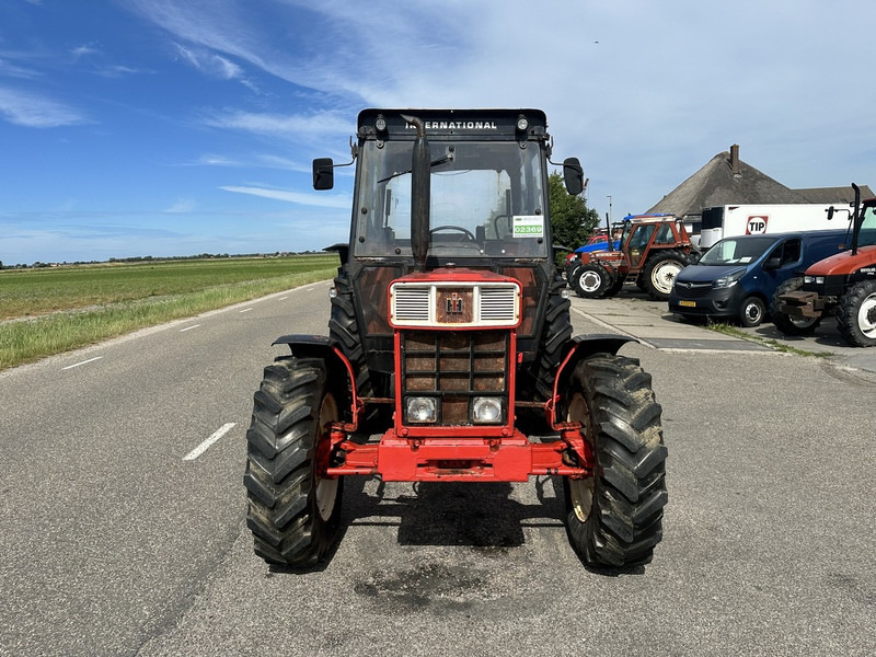 International 845 - Tractor: afbeelding 3 International 845 - Tractor: afbeelding 3