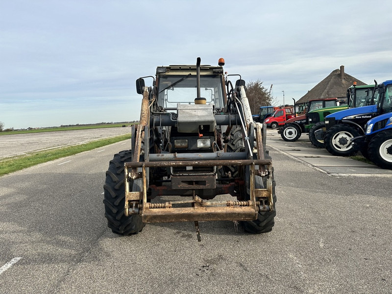 Massey Ferguson 375 - Tractor: afbeelding 2 Massey Ferguson 375 - Tractor: afbeelding 2