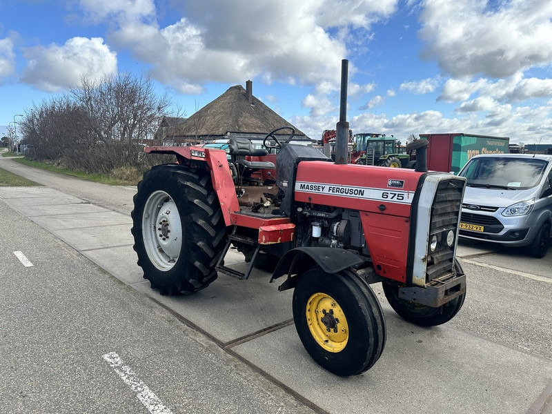 Massey Ferguson 675 - Tractor: afbeelding 2 Massey Ferguson 675 - Tractor: afbeelding 2