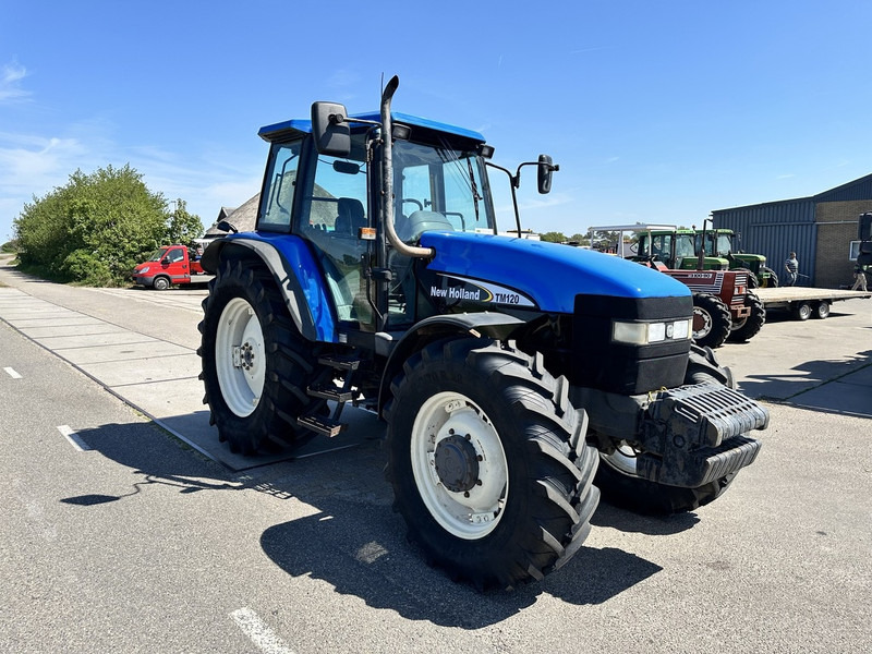 New Holland 8260 - Tractor: afbeelding 4 New Holland 8260 - Tractor: afbeelding 4