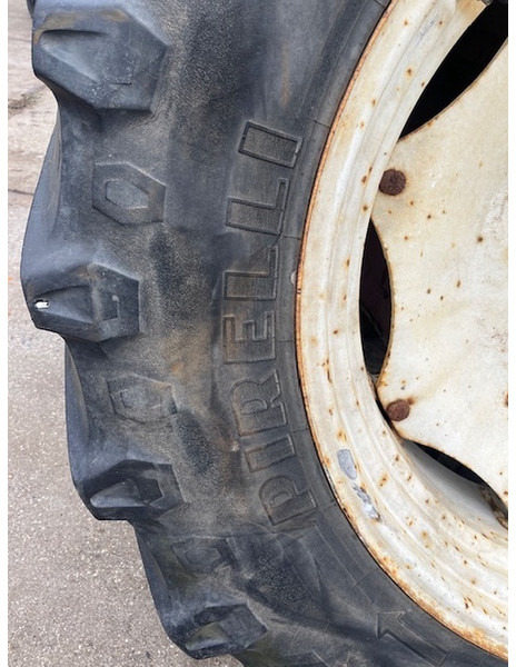 Pirelli 480\70 R38 TM 700 - Band: afbeelding 3 Pirelli 480\70 R38 TM 700 - Band: afbeelding 3