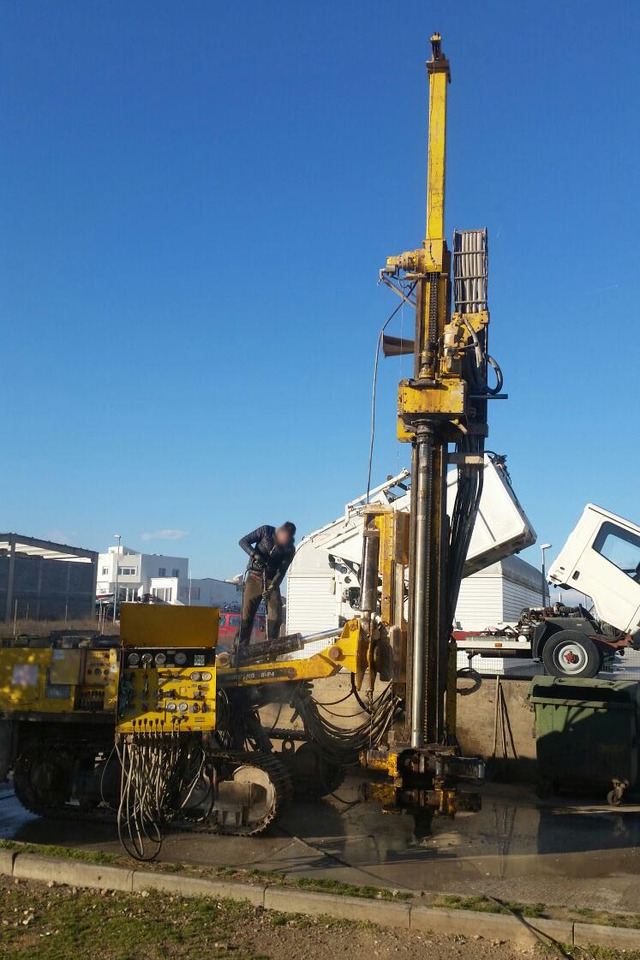 Atlas Copco Mustang 5-P4 - Heimachine: afbeelding 1 Atlas Copco Mustang 5-P4 - Heimachine: afbeelding 1