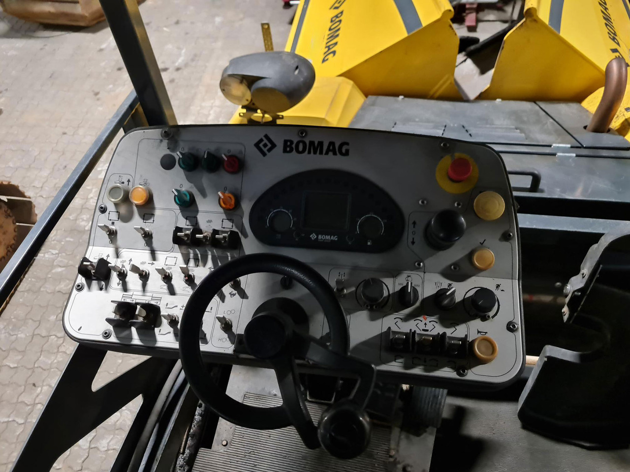 Bomag BF 300 P-2 - Asfaltafwerkmachine: afbeelding 5 Bomag BF 300 P-2 - Asfaltafwerkmachine: afbeelding 5
