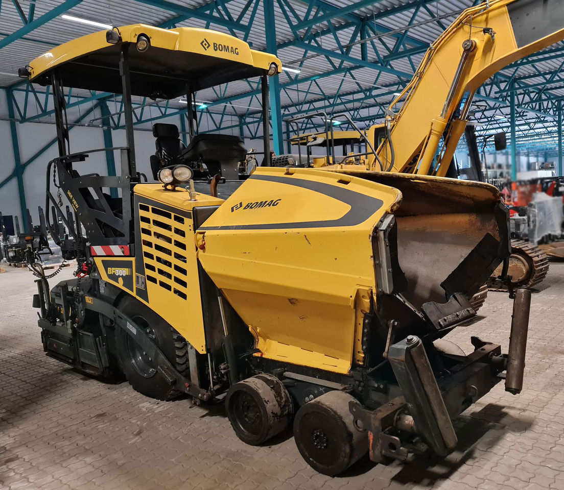 Bomag BF 300 P-2 - Asfaltafwerkmachine: afbeelding 3 Bomag BF 300 P-2 - Asfaltafwerkmachine: afbeelding 3