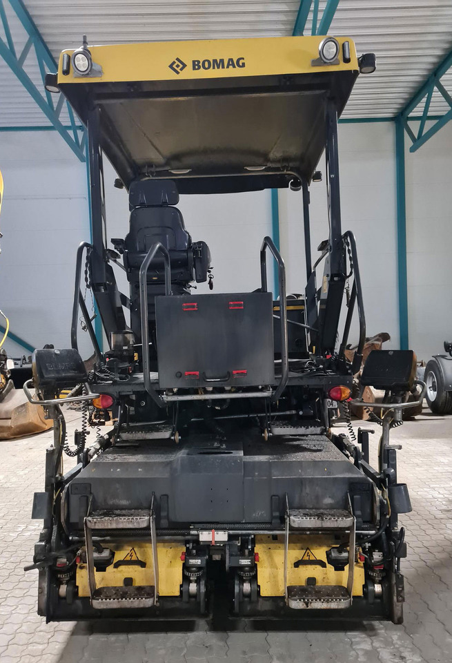 Bomag BF 300 P-2 - Asfaltafwerkmachine: afbeelding 4 Bomag BF 300 P-2 - Asfaltafwerkmachine: afbeelding 4
