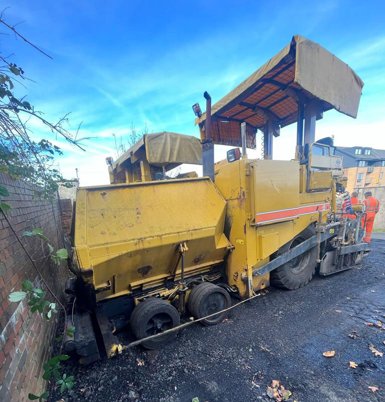 Caterpillar AP600 - Asfaltafwerkmachine: afbeelding 1 Caterpillar AP600 - Asfaltafwerkmachine: afbeelding 1
