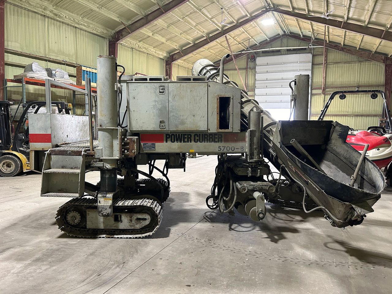 Power Curber 5700B - Asfaltafwerkmachine: afbeelding 1 Power Curber 5700B - Asfaltafwerkmachine: afbeelding 1
