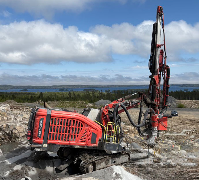 Sandvik DX800i - Boormachine: afbeelding 1 Sandvik DX800i - Boormachine: afbeelding 1