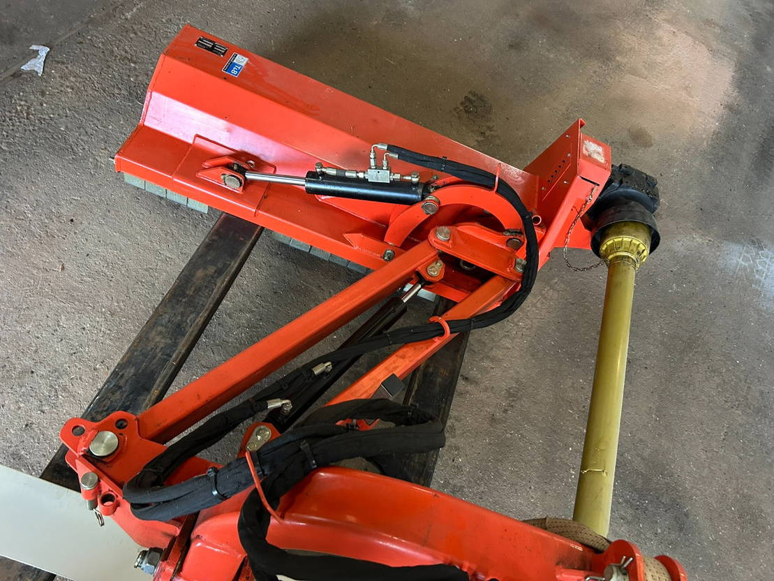 Boxer verstekklepelmaaier type AG140 - Verstek klepelmaaier: afbeelding 5 Boxer verstekklepelmaaier type AG140 - Verstek klepelmaaier: afbeelding 5