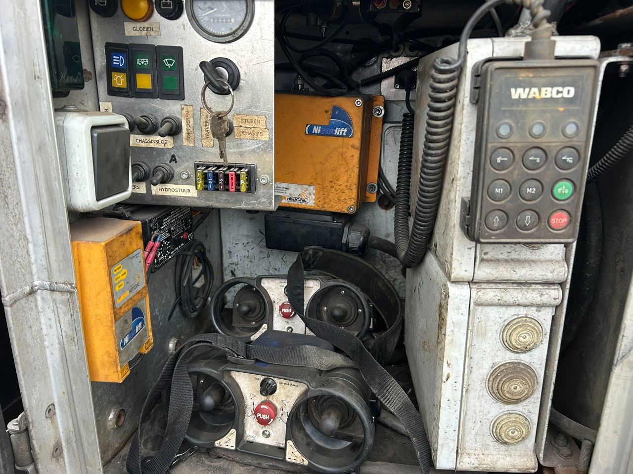 Hammar 195 HC / 20 ft, 2 x 20 ft 40 ft HC, power pack Diesel, Wireless controller 2 x, telescopic chassis - Containertransporter/ Wissellaadbak oplegger: afbeelding 5 Hammar 195 HC / 20 ft, 2 x 20 ft 40 ft HC, power pack Diesel, Wireless controller 2 x, telescopic chassis - Containertransporter/ Wissellaadbak oplegger: afbeelding 5