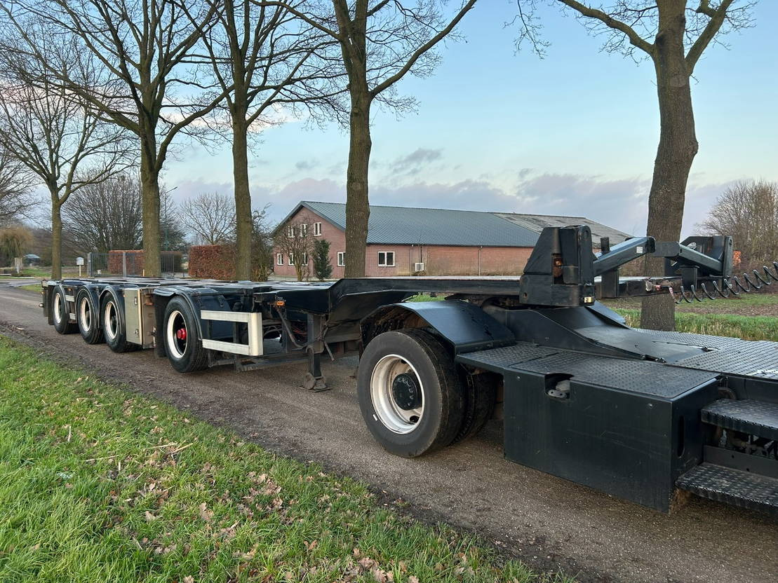 Nooteboom D-tec CT-53-04D combi chassis apk/tuf 9-2025 gvw 53000 kg - Containertransporter/ Wissellaadbak oplegger: afbeelding 1 Nooteboom D-tec CT-53-04D combi chassis apk/tuf 9-2025 gvw 53000 kg - Containertransporter/ Wissellaadbak oplegger: afbeelding 1
