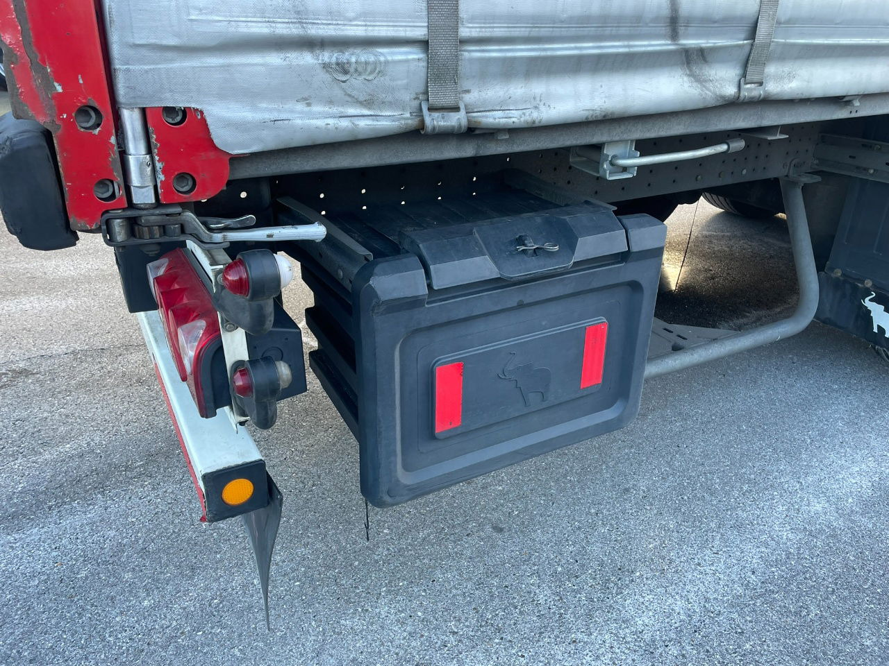 Schmitz Cargobull SCB-S3T EN 12642-XL / Allu borden / disc brakes / 2 x toolbox / tuf 4-2026 - Schuifzeiloplegger: afbeelding 5 Schmitz Cargobull SCB-S3T EN 12642-XL / Allu borden / disc brakes / 2 x toolbox / tuf 4-2026 - Schuifzeiloplegger: afbeelding 5