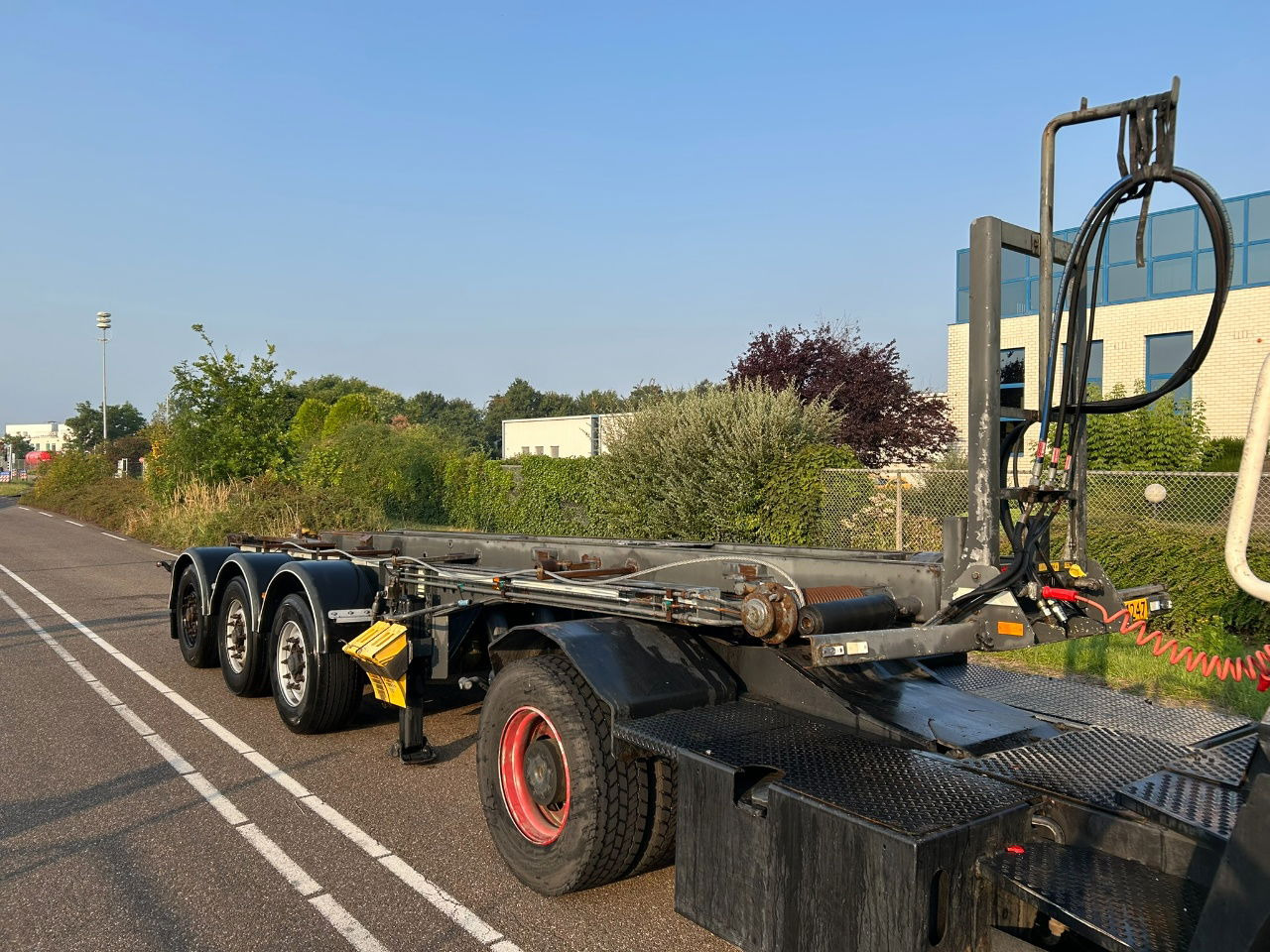 Van Hool Cable system 90 tipping / disc brakes bpw / lifting axle / remote control - Containertransporter/ Wissellaadbak oplegger: afbeelding 1 Van Hool Cable system 90 tipping / disc brakes bpw / lifting axle / remote control - Containertransporter/ Wissellaadbak oplegger: afbeelding 1
