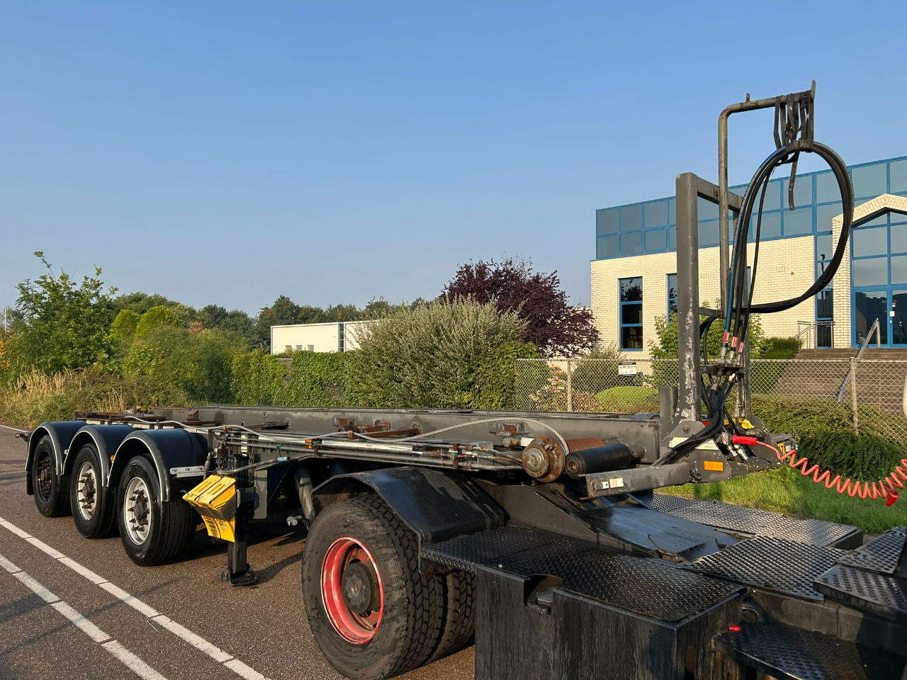 Van Hool Cable system 90 tipping / disc brakes bpw / lifting axle / remote control - Containertransporter/ Wissellaadbak oplegger: afbeelding 1 Van Hool Cable system 90 tipping / disc brakes bpw / lifting axle / remote control - Containertransporter/ Wissellaadbak oplegger: afbeelding 1