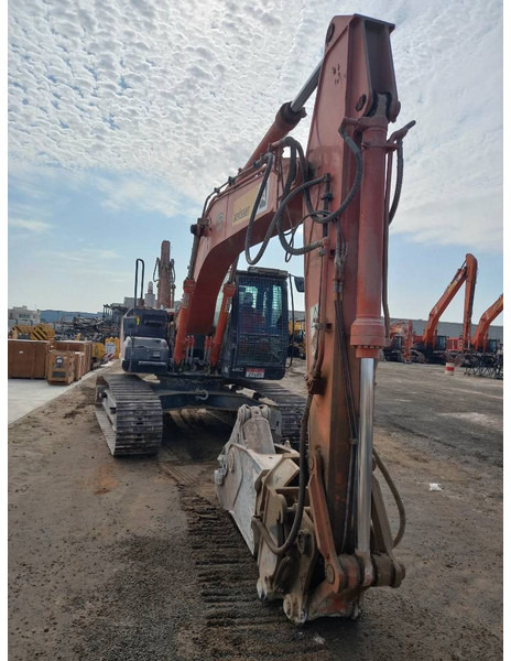 Hitachi ZX220 LC (Abu Dhabi) - Rupsgraafmachine: afbeelding 4 Hitachi ZX220 LC (Abu Dhabi) - Rupsgraafmachine: afbeelding 4