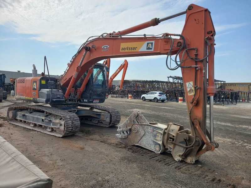 Hitachi ZX220 LC (Abu Dhabi) - Rupsgraafmachine: afbeelding 3 Hitachi ZX220 LC (Abu Dhabi) - Rupsgraafmachine: afbeelding 3