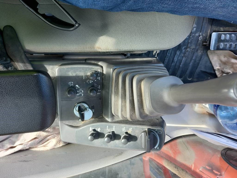 Rupsgraafmachine Hitachi ZX220 LC (Abu Dhabi): afbeelding 20