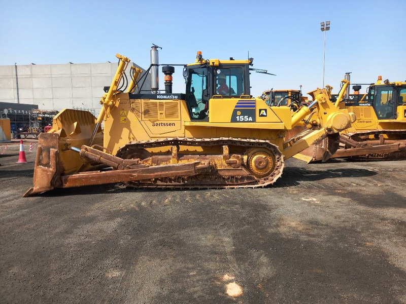 Komatsu D155A-6R (4 Pcs available in Abu Dhabi) - Bulldozer: afbeelding 1 Komatsu D155A-6R (4 Pcs available in Abu Dhabi) - Bulldozer: afbeelding 1