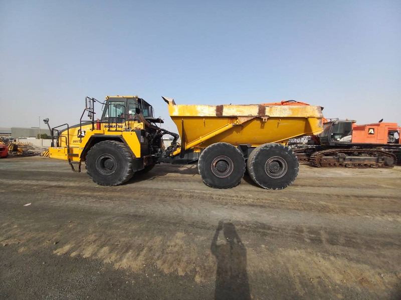 Komatsu HM400-3R (4 pcs available in Abu Dhabi) - Kiepwagen met knikbesturing: afbeelding 1 Komatsu HM400-3R (4 pcs available in Abu Dhabi) - Kiepwagen met knikbesturing: afbeelding 1