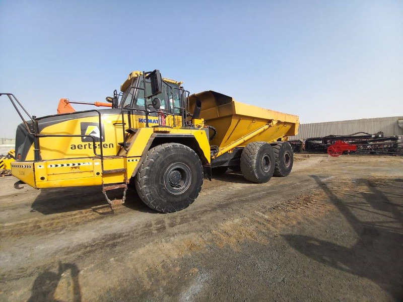 Komatsu HM400-3R (4 pcs available in Abu Dhabi) - Kiepwagen met knikbesturing: afbeelding 2 Komatsu HM400-3R (4 pcs available in Abu Dhabi) - Kiepwagen met knikbesturing: afbeelding 2