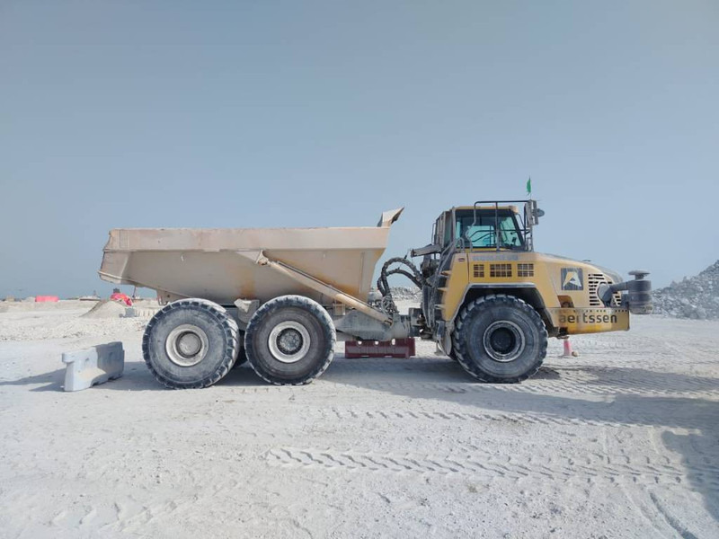 Komatsu HM400-3R 4 pieces available in Abu Dhabi) - Kiepwagen met knikbesturing: afbeelding 2 Komatsu HM400-3R 4 pieces available in Abu Dhabi) - Kiepwagen met knikbesturing: afbeelding 2