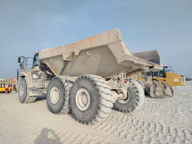 Komatsu HM400-3R (4 pieces available in Abu Dhabi) - Kiepwagen met knikbesturing: afbeelding 3 Komatsu HM400-3R (4 pieces available in Abu Dhabi) - Kiepwagen met knikbesturing: afbeelding 3
