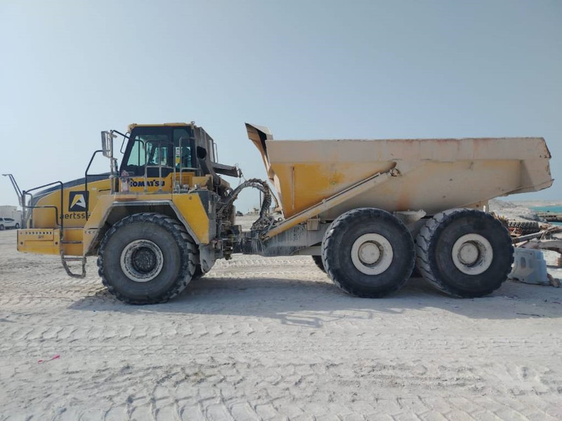 Komatsu HM400-3R (4 pieces available in Abu Dhabi) - Kiepwagen met knikbesturing: afbeelding 1 Komatsu HM400-3R (4 pieces available in Abu Dhabi) - Kiepwagen met knikbesturing: afbeelding 1