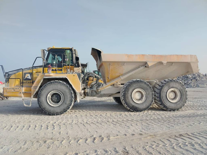 Komatsu HM400-3R (4 pieces available in Abu Dhabi) - Kiepwagen met knikbesturing: afbeelding 1 Komatsu HM400-3R (4 pieces available in Abu Dhabi) - Kiepwagen met knikbesturing: afbeelding 1