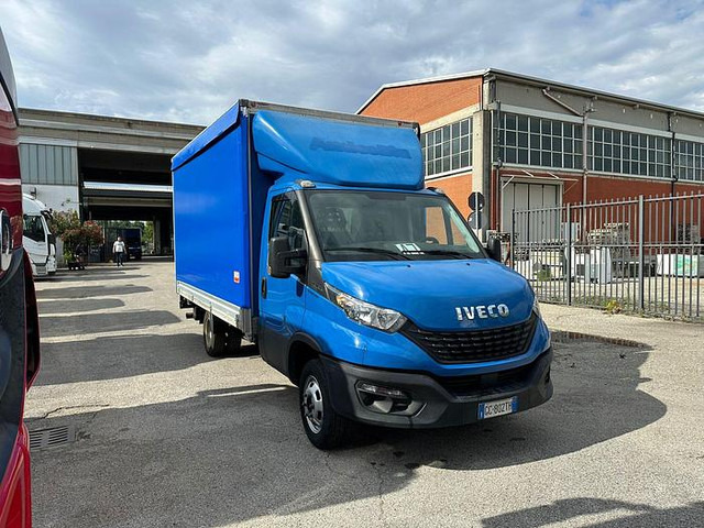 Iveco 35C16 - Schuifzeilen bestelwagen: afbeelding 1 Iveco 35C16 - Schuifzeilen bestelwagen: afbeelding 1