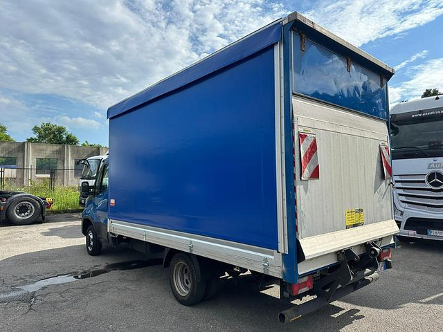 Iveco 35C16 - Schuifzeilen bestelwagen: afbeelding 3 Iveco 35C16 - Schuifzeilen bestelwagen: afbeelding 3