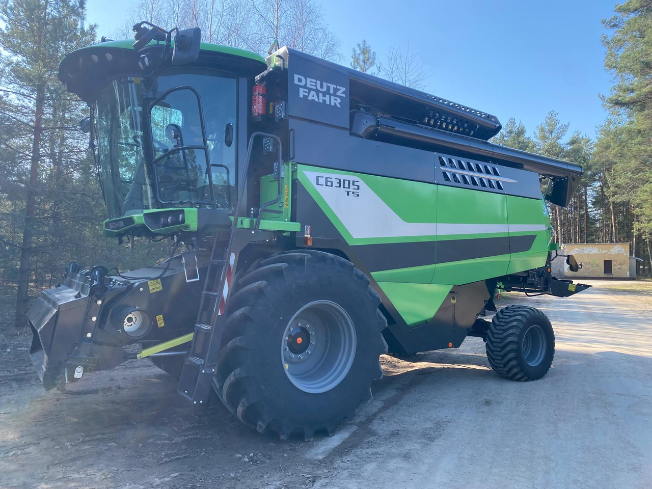 DEUTZ FAHR C6305 TS with DH630R NEW/UNUSED - Oogstmachine: afbeelding 1 DEUTZ FAHR C6305 TS with DH630R NEW/UNUSED - Oogstmachine: afbeelding 1