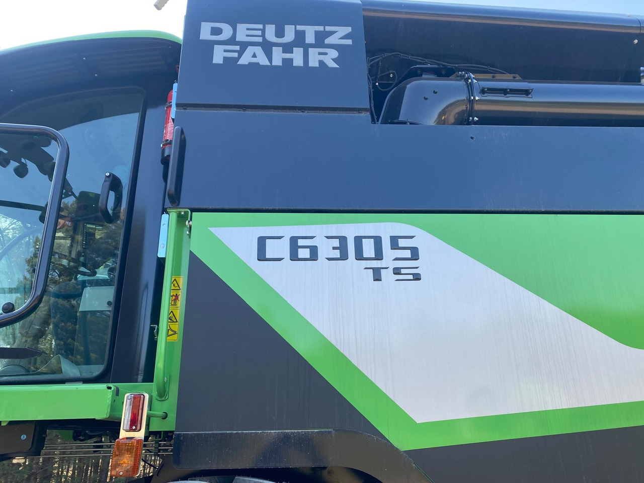 DEUTZ FAHR C6305 TS with DH630R NEW/UNUSED - Oogstmachine: afbeelding 4 DEUTZ FAHR C6305 TS with DH630R NEW/UNUSED - Oogstmachine: afbeelding 4