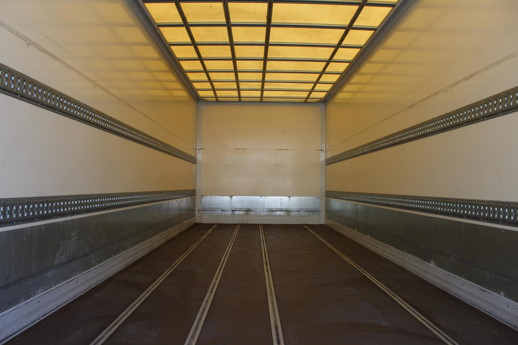 Mercedes-Benz Atego 1221 E6 Koffer Klima LDW Schalter LBW - Vrachtwagen: afbeelding 2 Mercedes-Benz Atego 1221 E6 Koffer Klima LDW Schalter LBW - Vrachtwagen: afbeelding 2