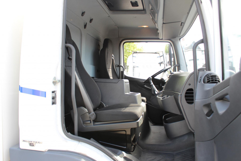 Mercedes-Benz Atego 1221 E6 Koffer Klima LDW Schalter LBW - Vrachtwagen: afbeelding 4 Mercedes-Benz Atego 1221 E6 Koffer Klima LDW Schalter LBW - Vrachtwagen: afbeelding 4