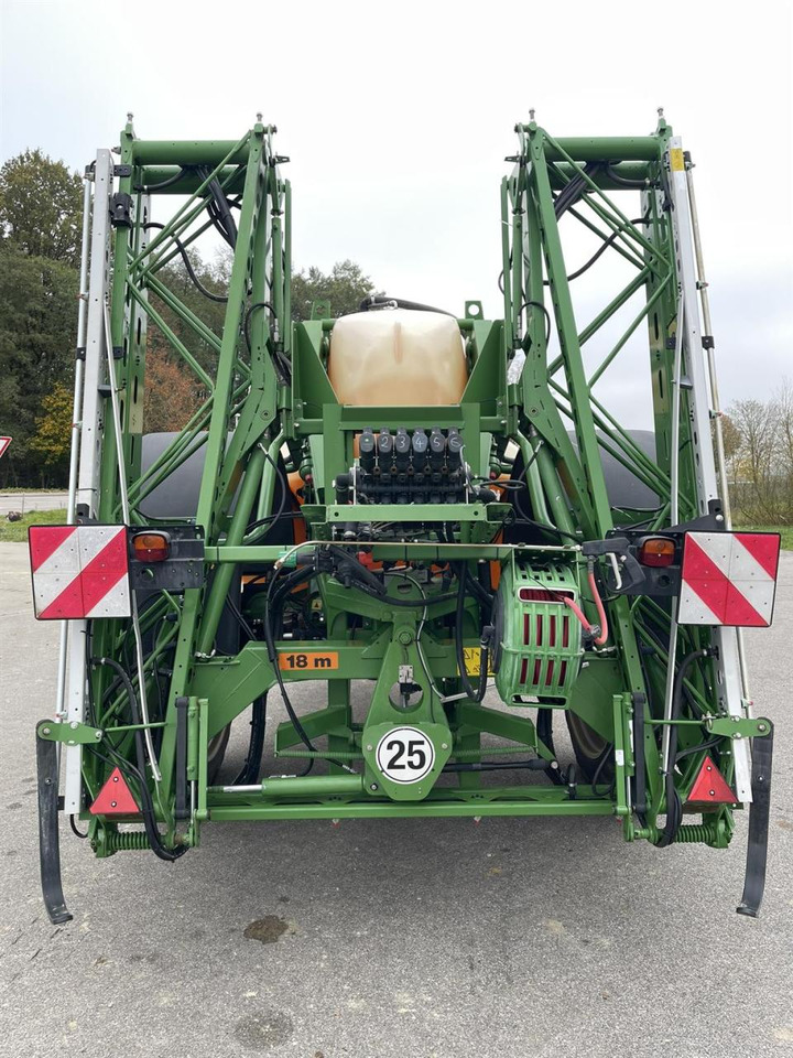 Amazone UX 4200 Special - Getrokken veldspuit: afbeelding 4 Amazone UX 4200 Special - Getrokken veldspuit: afbeelding 4
