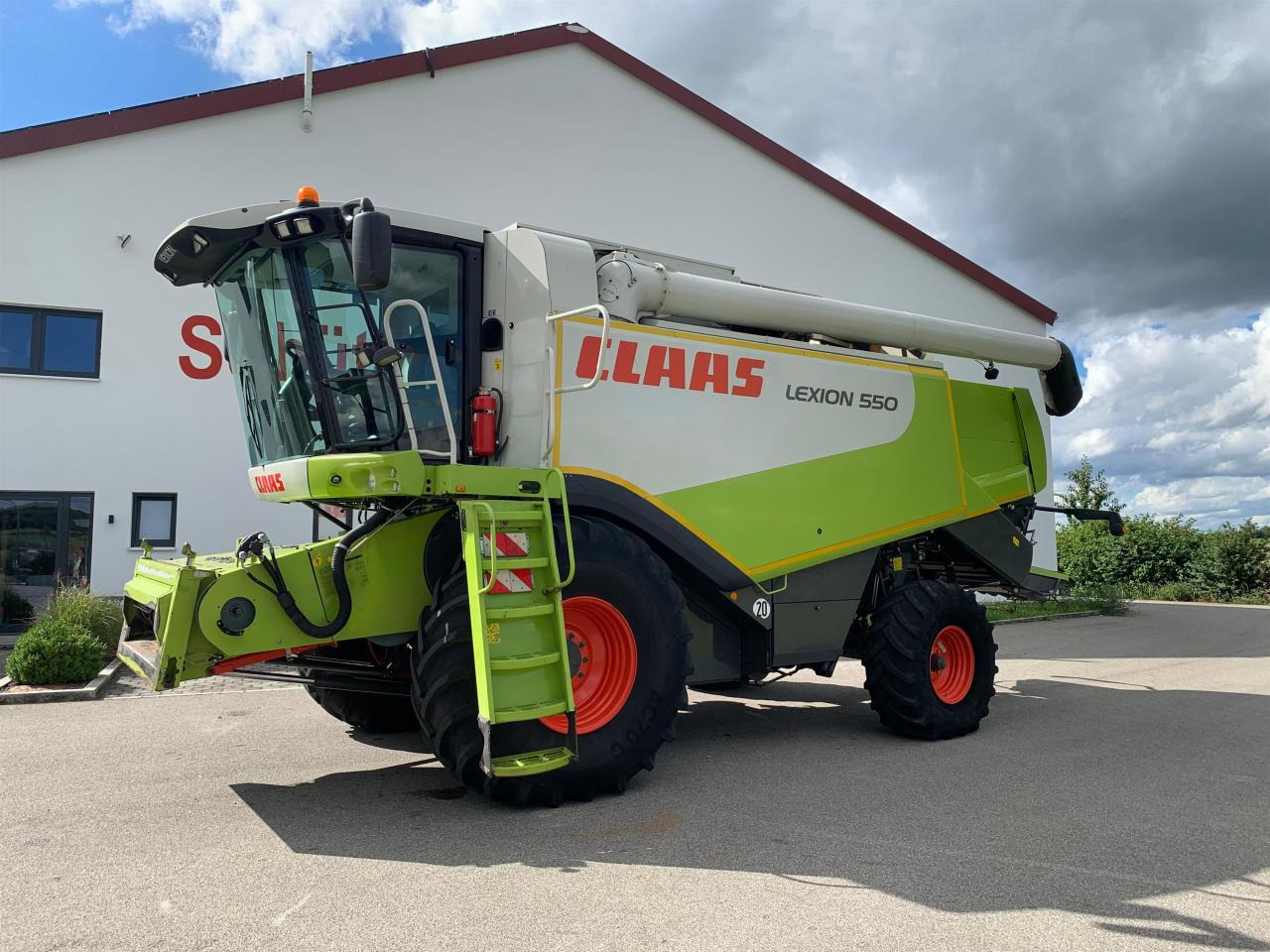 CLAAS Lexion 550 mit Schneidwerk V660, 3D und Klimaautomatik, gepflegter Zustand, Baujahr 2009 - Maaidorser: afbeelding 2 CLAAS Lexion 550 mit Schneidwerk V660, 3D und Klimaautomatik, gepflegter Zustand, Baujahr 2009 - Maaidorser: afbeelding 2