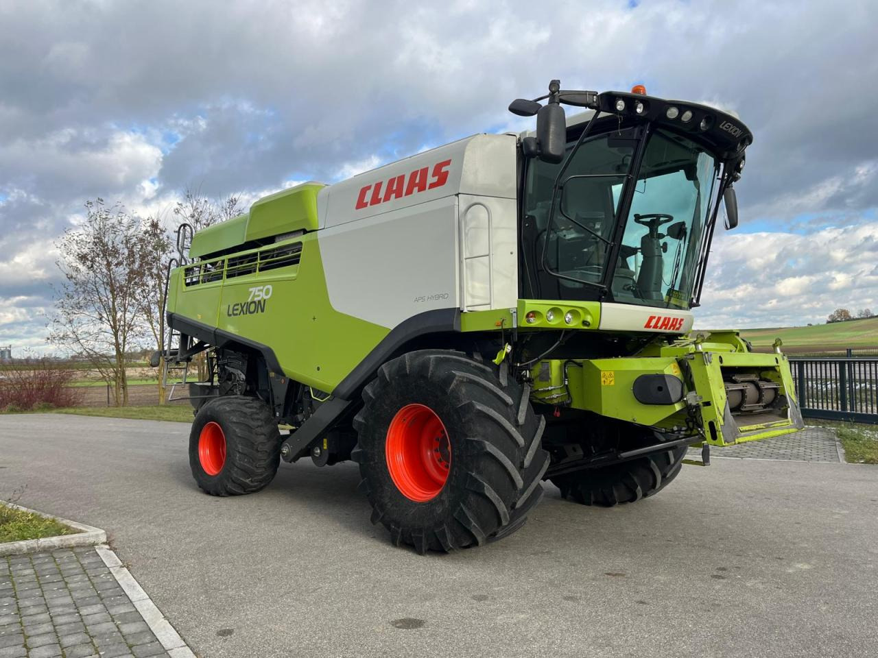 CLAAS Lexion 750 V-Kanal 3D, 30kmh, Mercedes Motor, Baujahr 2017 - Maaidorser: afbeelding 5 CLAAS Lexion 750 V-Kanal 3D, 30kmh, Mercedes Motor, Baujahr 2017 - Maaidorser: afbeelding 5