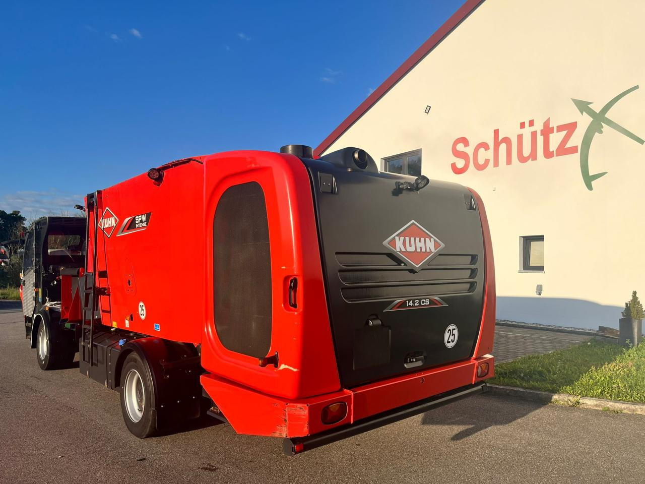 Kuhn 14.2 CS / Futtermischwagen / 2 Schnecken - Voermengwagen: afbeelding 3 Kuhn 14.2 CS / Futtermischwagen / 2 Schnecken - Voermengwagen: afbeelding 3