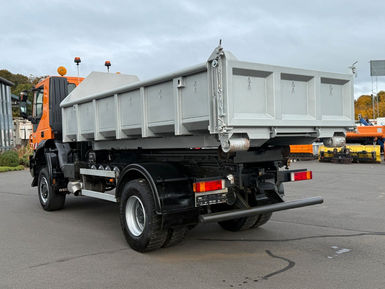 Iveco Trakker 330 EEV Winterdienst Abroll - Haakarmsysteem vrachtwagen: afbeelding 3 Iveco Trakker 330 EEV Winterdienst Abroll - Haakarmsysteem vrachtwagen: afbeelding 3