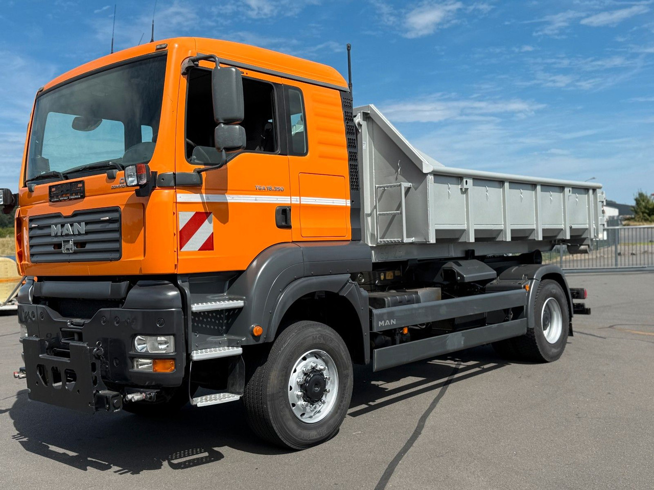 MAN TGA 18.350 4x4 Meiler Abroller RK 14.45 Winterd. - Haakarmsysteem vrachtwagen: afbeelding 1 MAN TGA 18.350 4x4 Meiler Abroller RK 14.45 Winterd. - Haakarmsysteem vrachtwagen: afbeelding 1