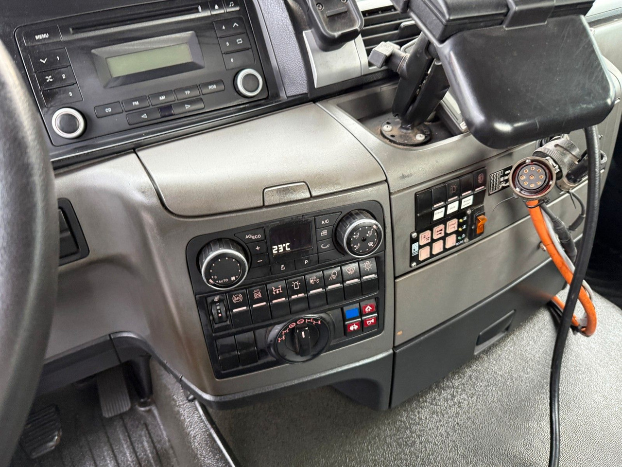 MAN TGS 18.360 4x4 Winterdienst Meiller Abroller - Haakarmsysteem vrachtwagen: afbeelding 5 MAN TGS 18.360 4x4 Winterdienst Meiller Abroller - Haakarmsysteem vrachtwagen: afbeelding 5